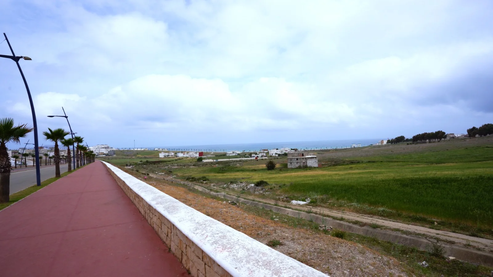 Terrain à vendre à Fnideq, proche de la route principale, 446 mètres