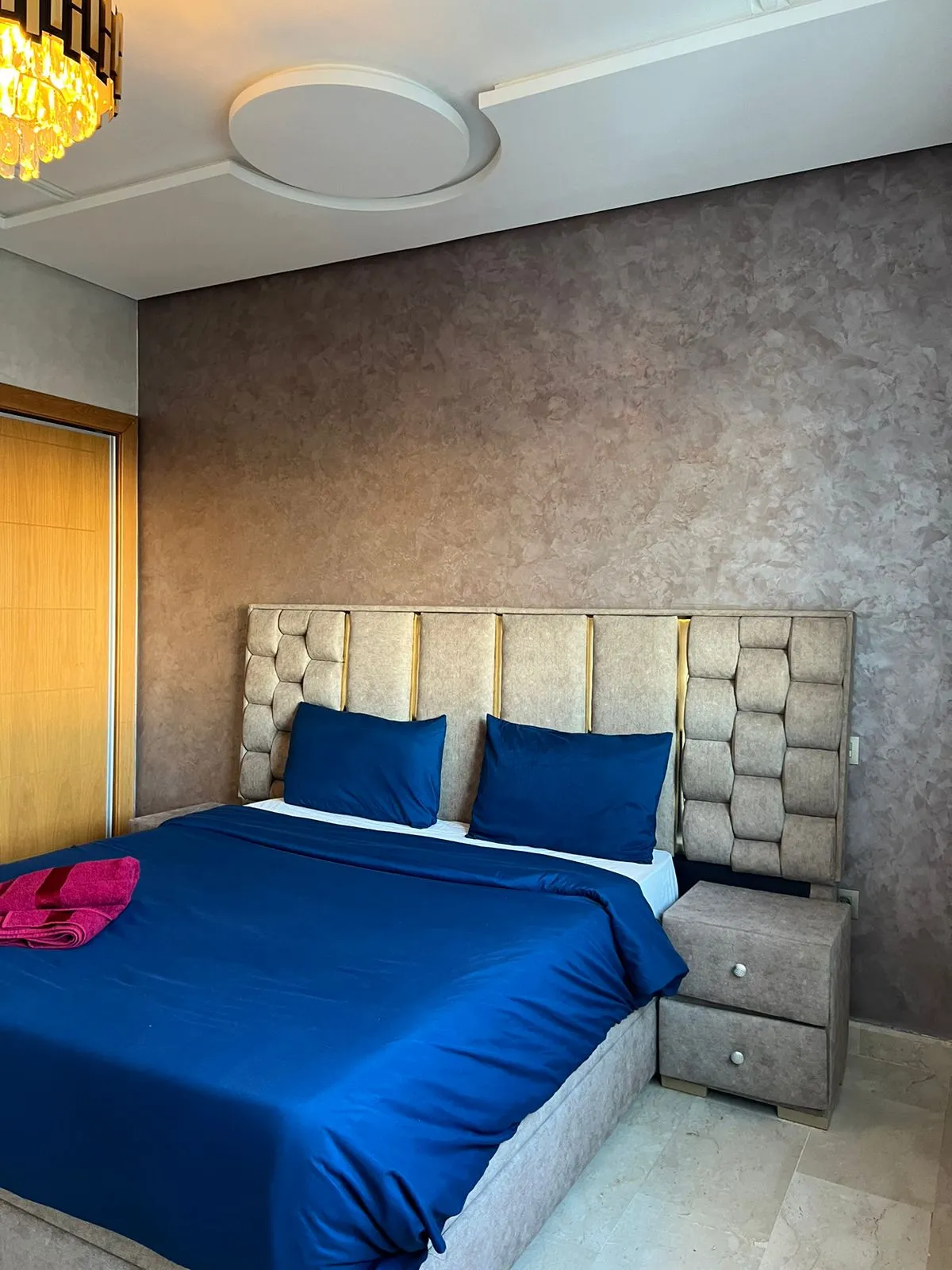 Appartement élégant à louer à Tanger dans une résidence sécurisée chambre salon 