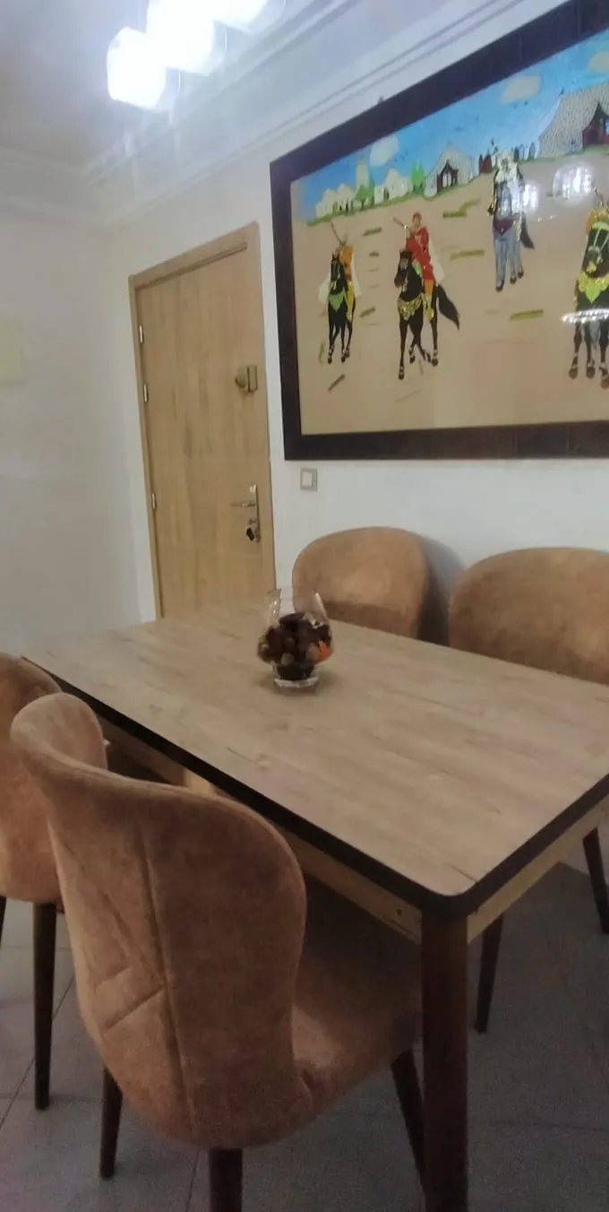 Appartement au design moderne à louer à Agadir, dans une résidence sécurisée.