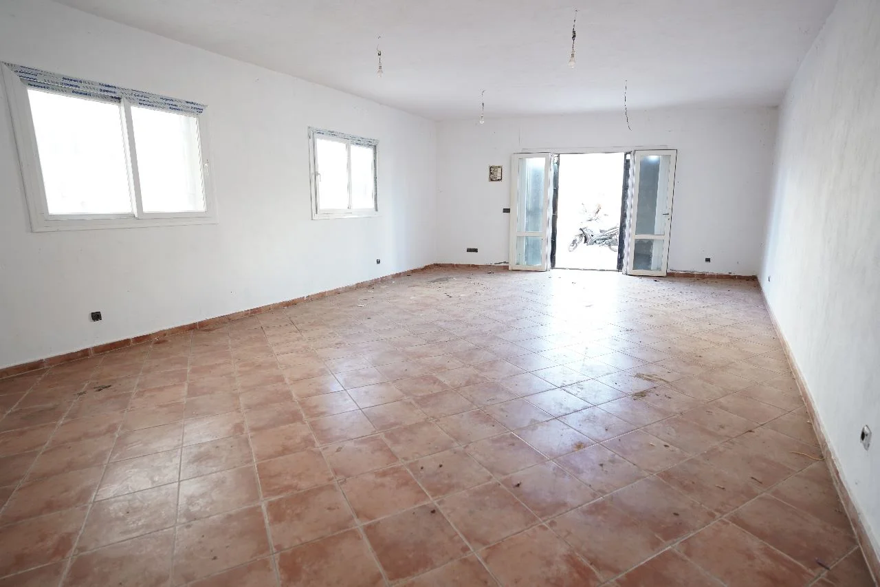 MAGASAIN COMMERCIAL À VENDRE OUED LAOU 40 MÈTRES 2 Façades