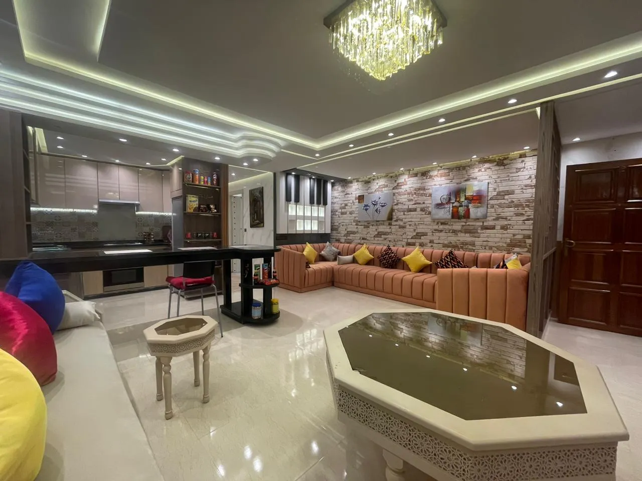 Bel appartement à vendre à M'diq, d'une superficie de 50 m² avec deux chambres.