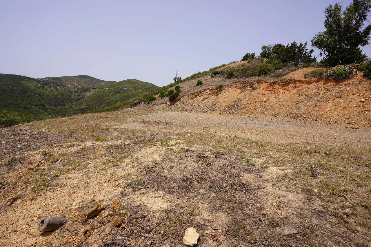 Un grand terrain dans la ville de Fnideq, à vendre, d'une superficie totale de 2