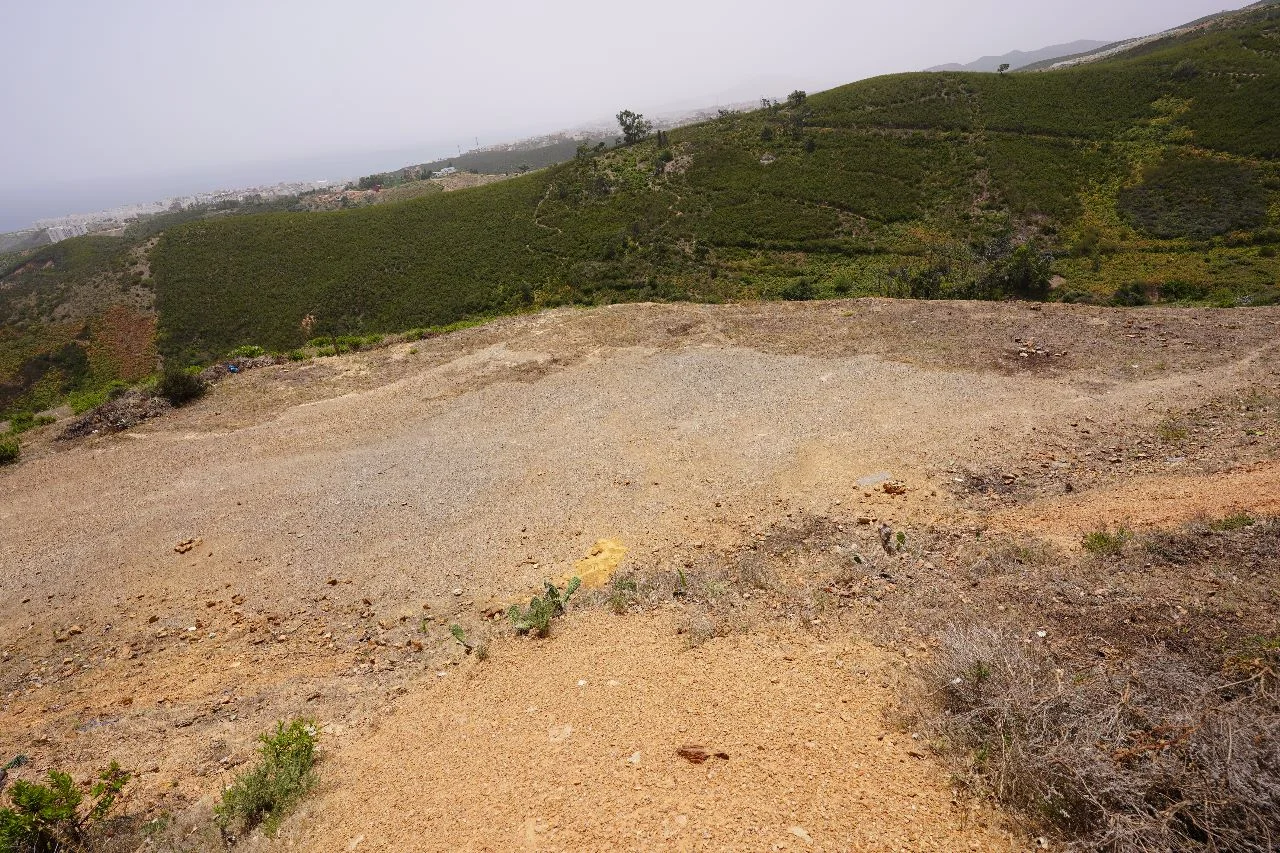 Un grand terrain dans la ville de Fnideq, à vendre, d'une superficie totale de 2