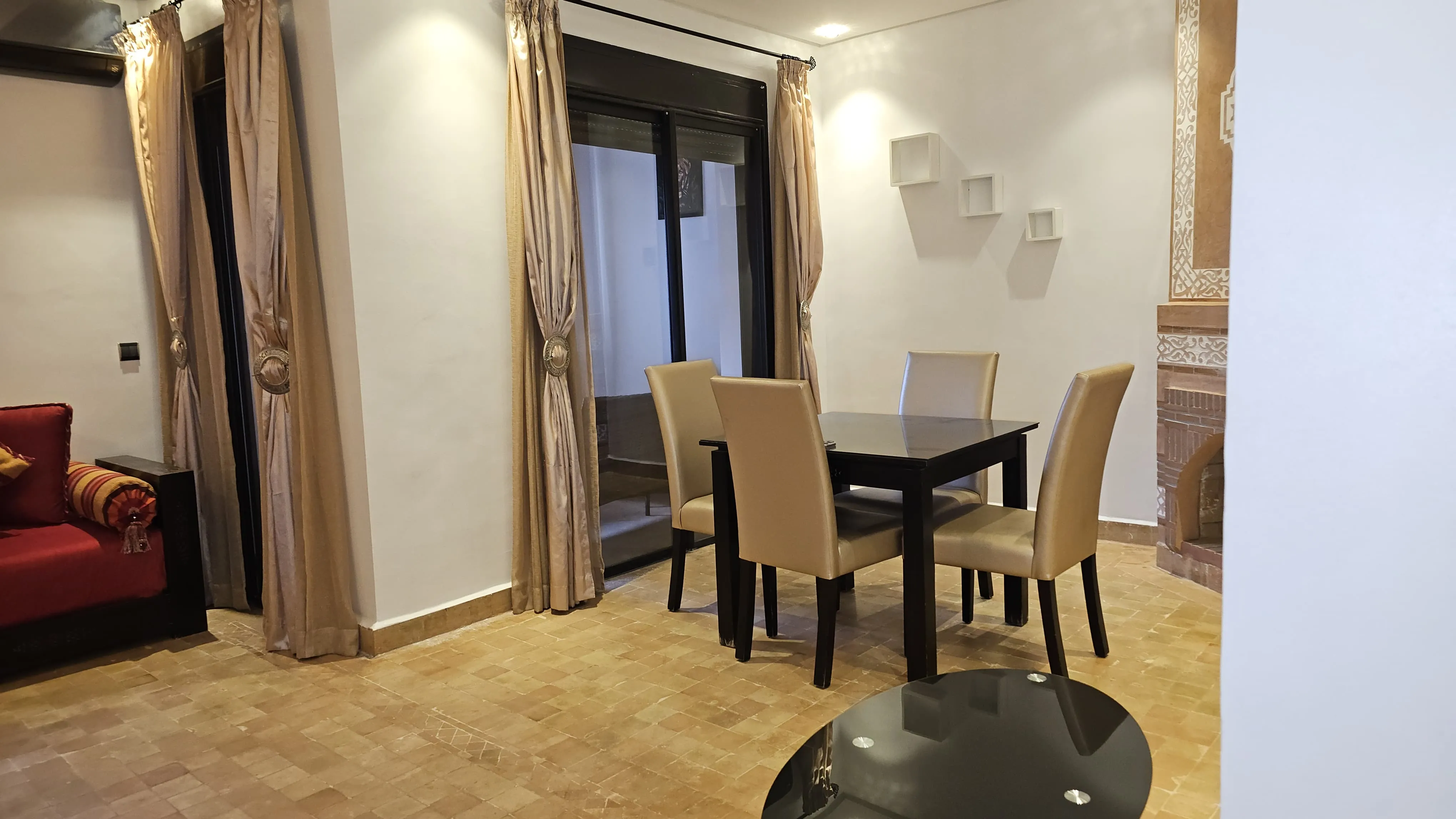 Magnifique appartement à louer mensuellement à Marrakech, situé au premier étage