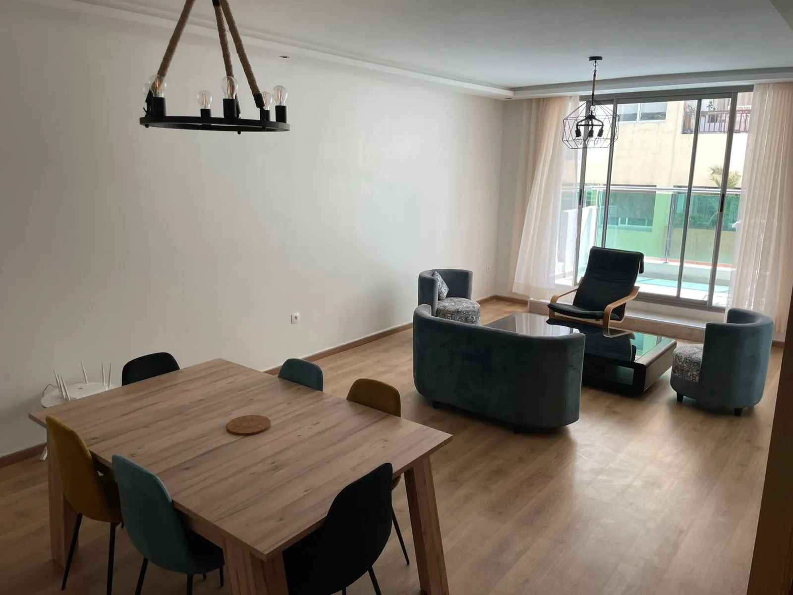 Appartement à louer pour la journée à Casablanca, 154, 3 chambres, 2 salons, 2 salles de bains