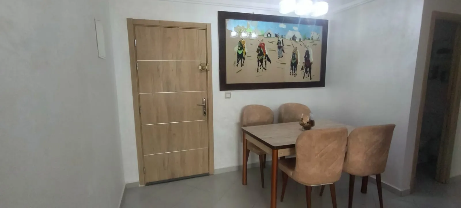 Appartement au design moderne à louer à Agadir, dans une résidence sécurisée.
