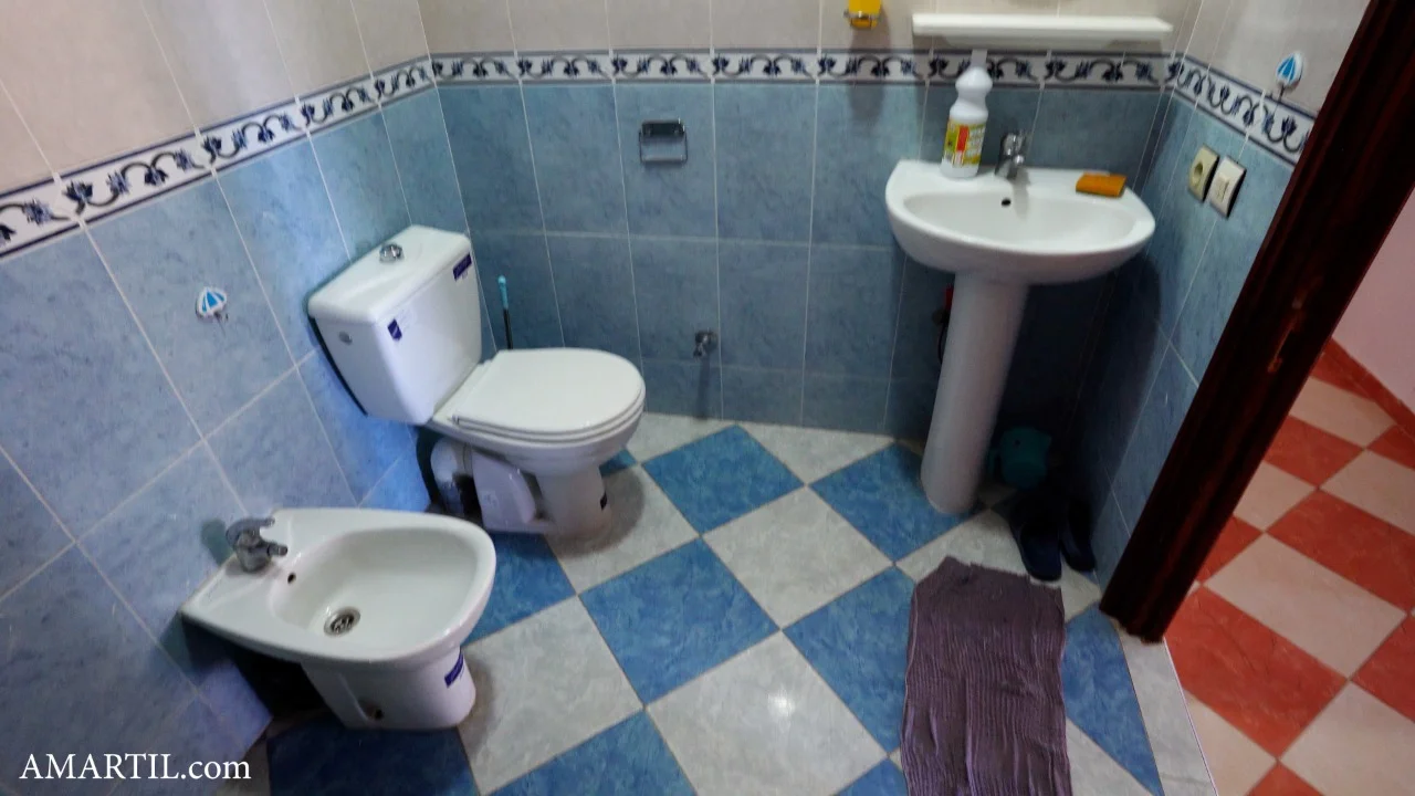 Appartement a vendre equipe a centre de Oued Laou 2 chambres salon grand cuisine