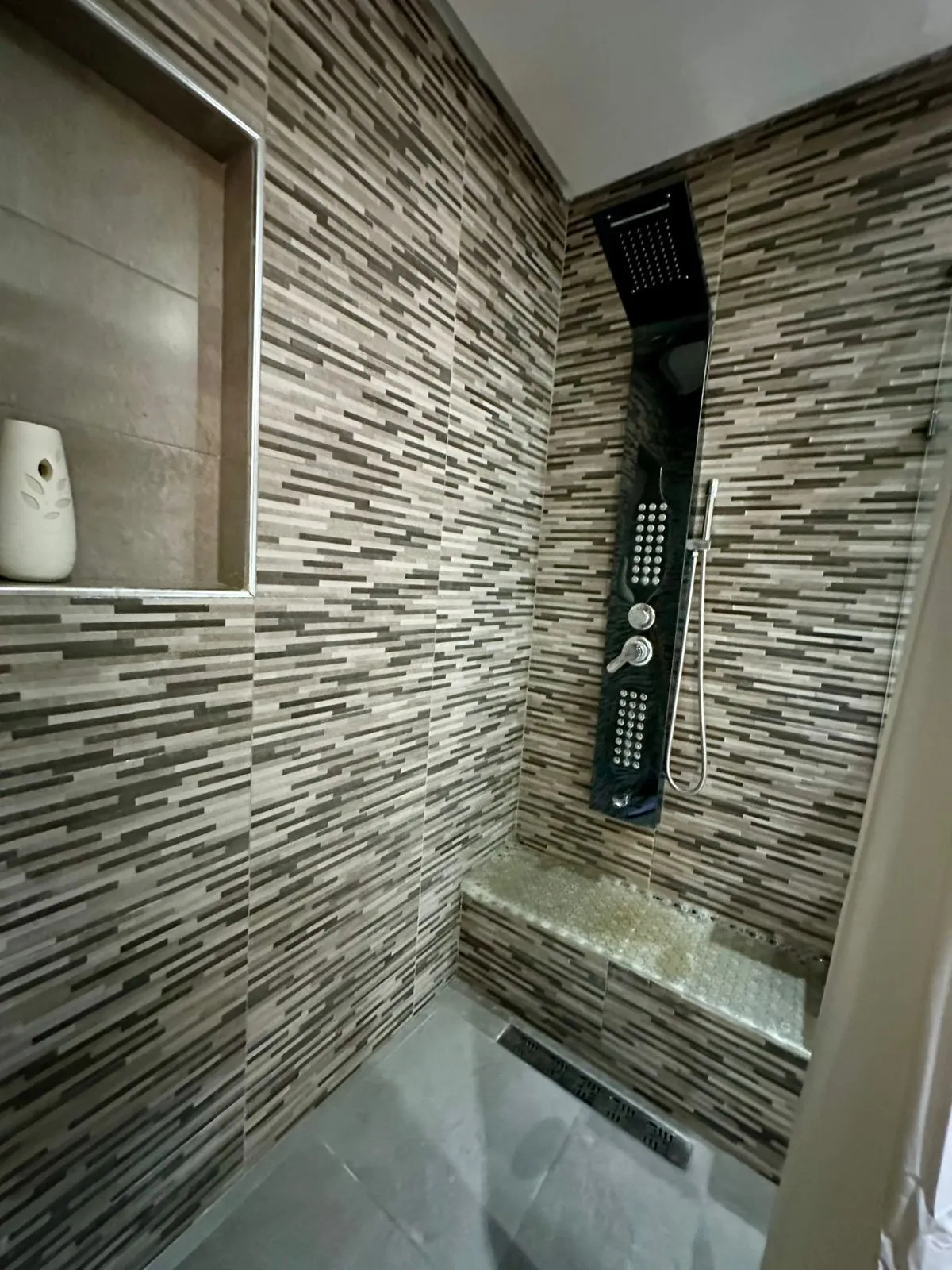 Studio moderne à louer à Agadir, dans une résidence sécurisée, bien équipé.