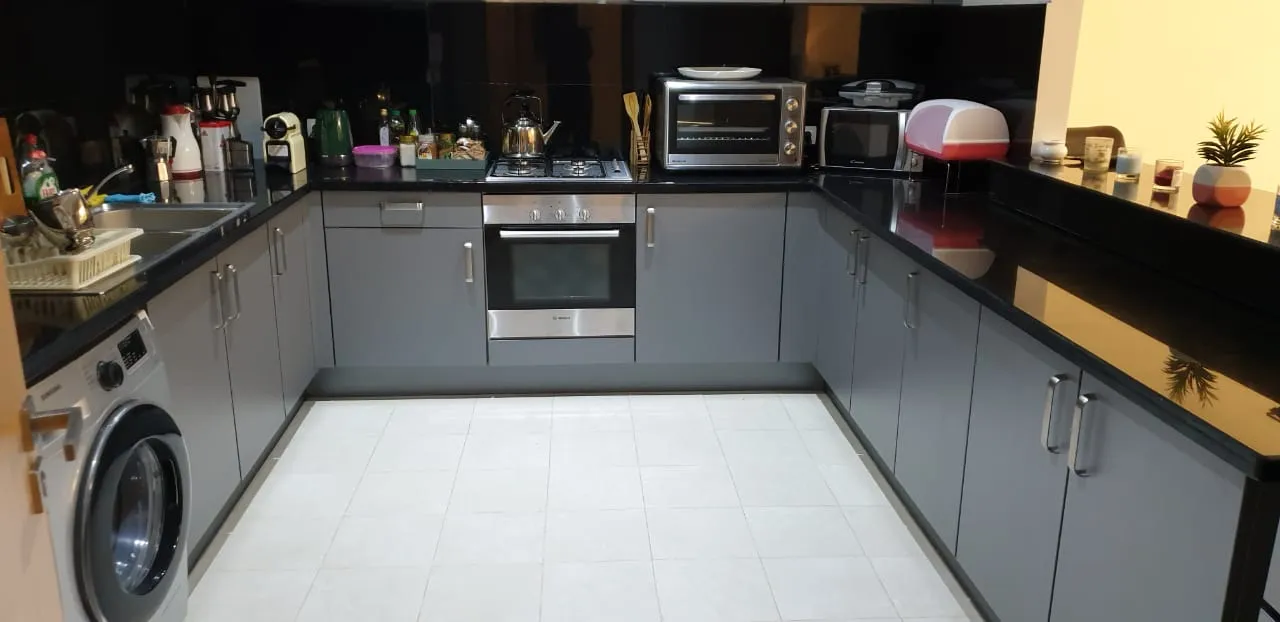 Appartement moderne à louer dans une résidence contemporaine avec vue sur la mer