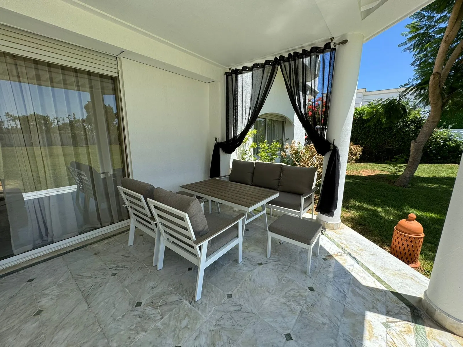 Villa de luxe à louer mensuellement à Rabat, d'une superficie de 2500 mètres 