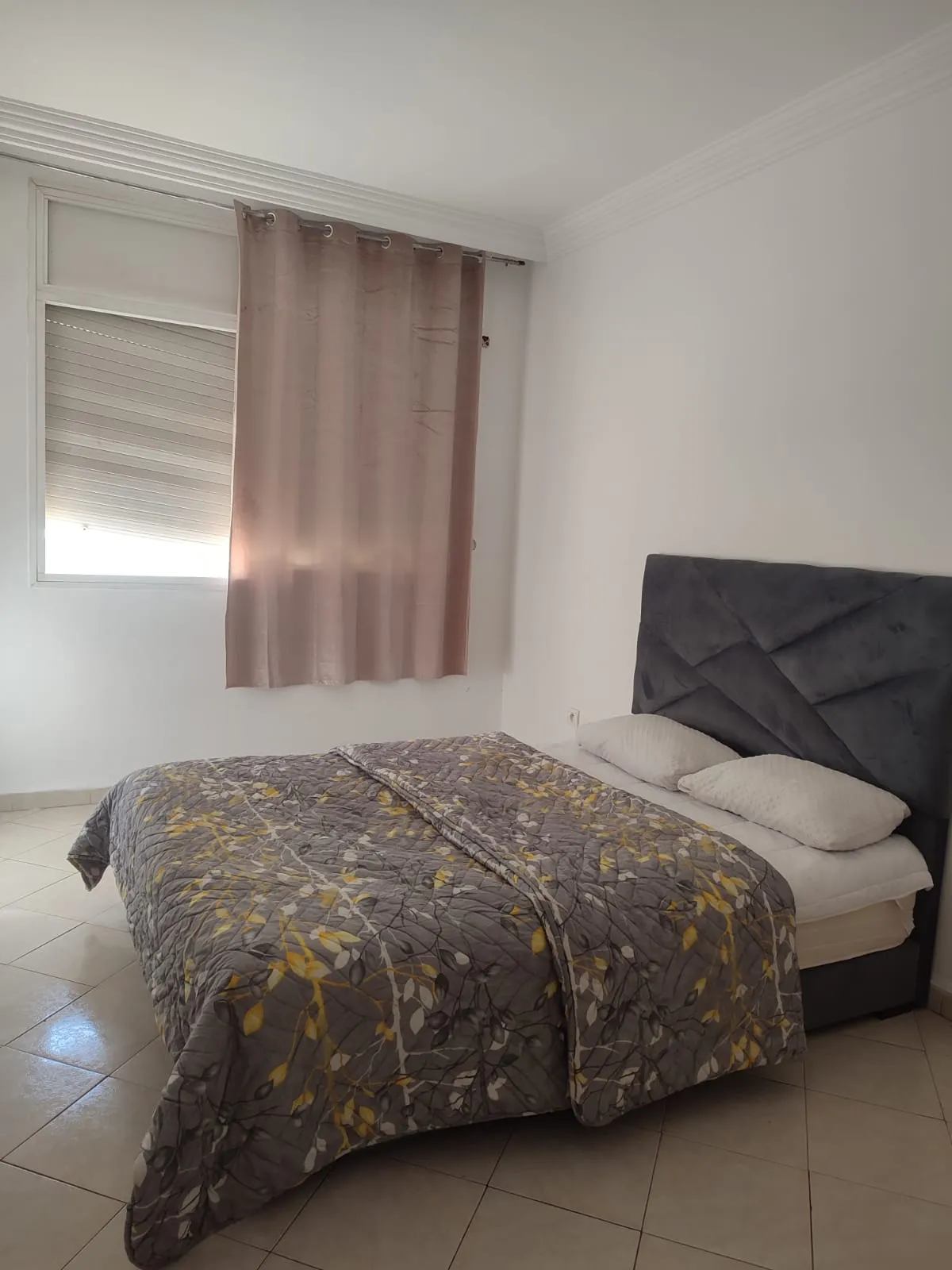 Appartement de luxe à louer à Gezaniya, Tanger, au deuxième étage, de 60 mètres