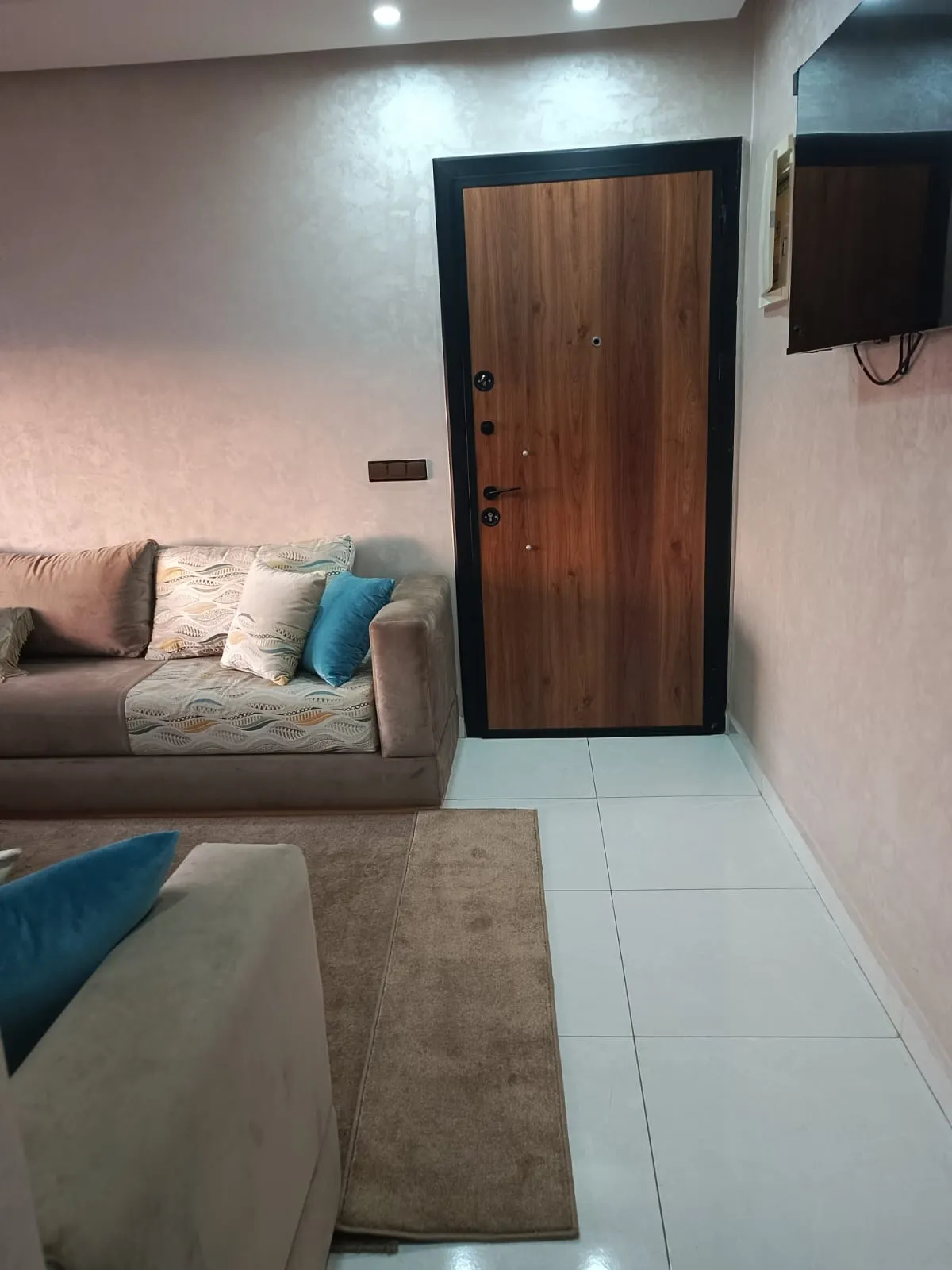 Appartement élégant à louer dans le quartier d'Idrâr à Agadir, 70 m² salon 
