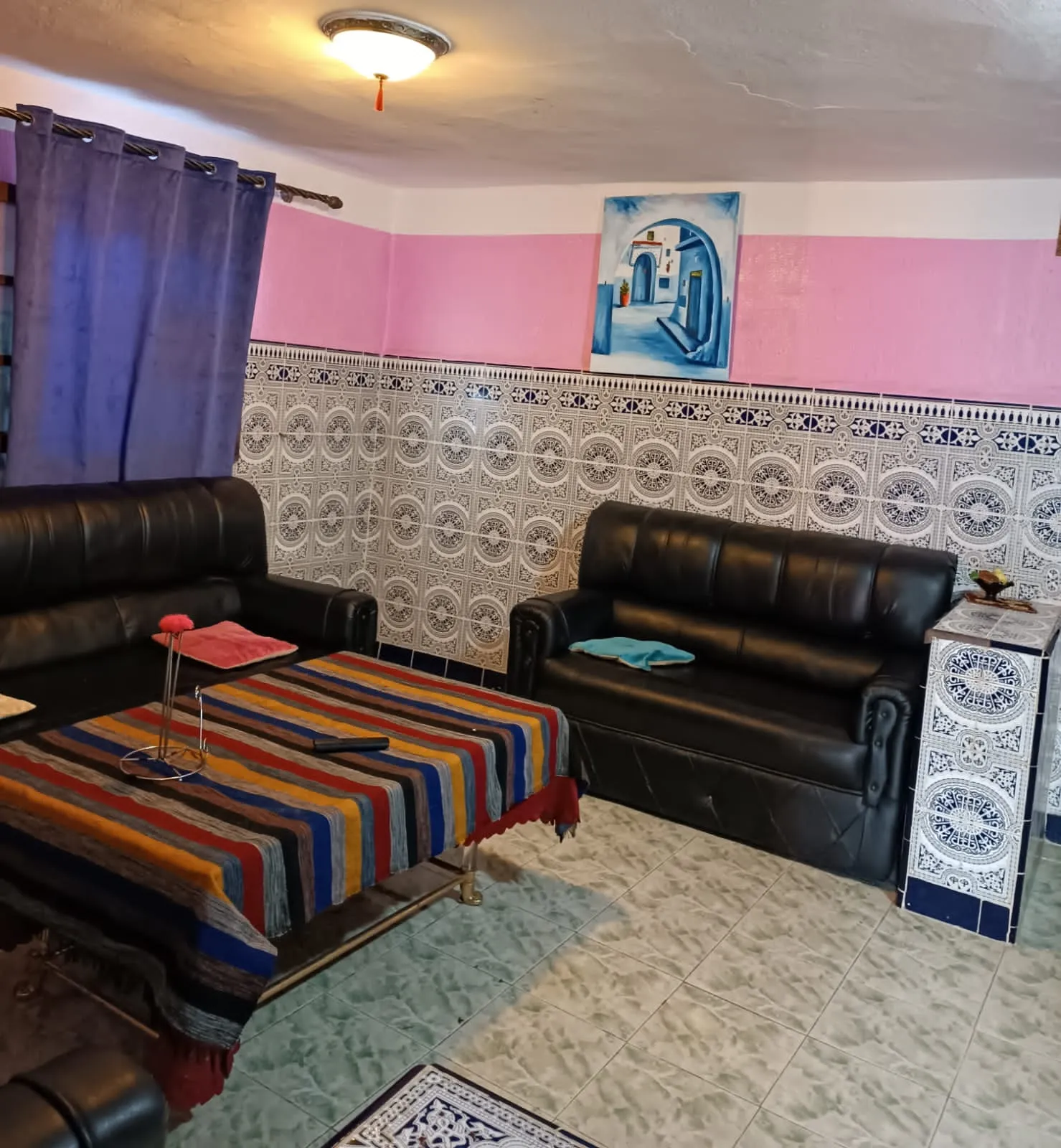 Appartement à louer  à la ville de Fnideq, près du corniche, au premier étage.