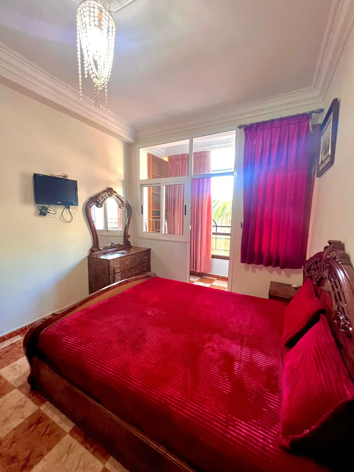 Appartement 2 chambres et salon à louer quotidiennement, 3e étage, centre-ville.