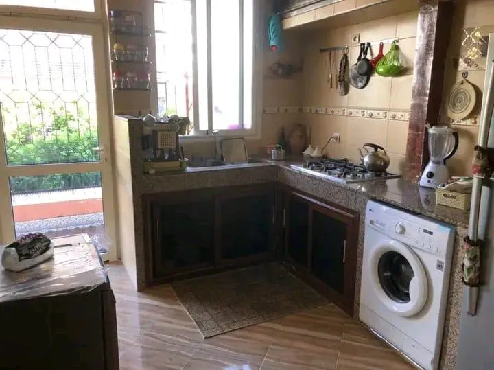 Appartement à louer pour une longue durée, situé au 1er étage au hassan