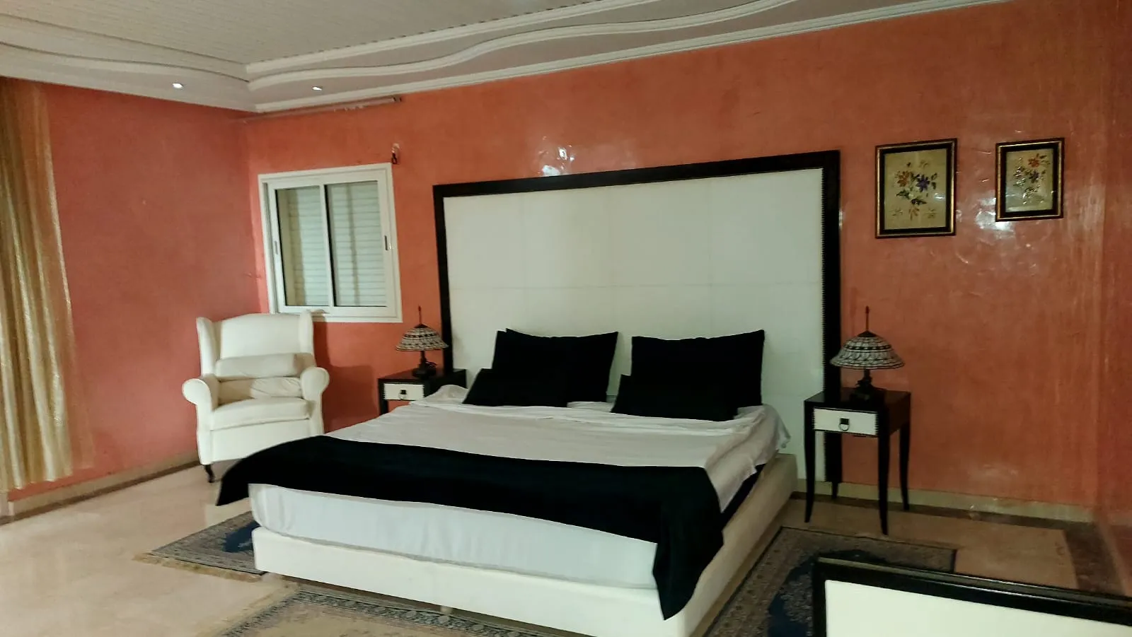 Villa spacieuse et luxueuse à louer à Agadir, avec deux étages et quatre façades