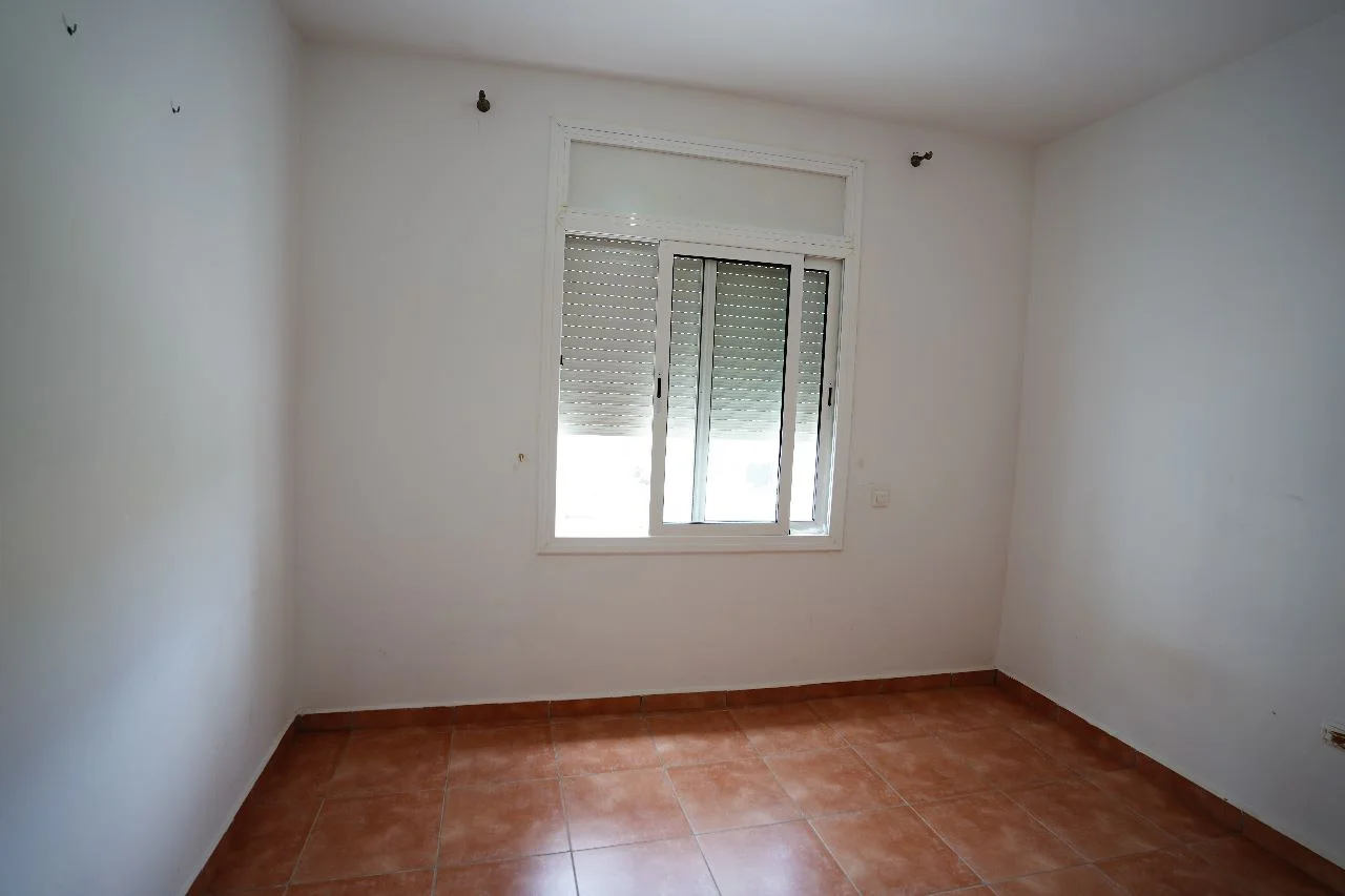 bel appartement à louer à fnideq 2 chambre 67 mètres salon 1ère étage 
