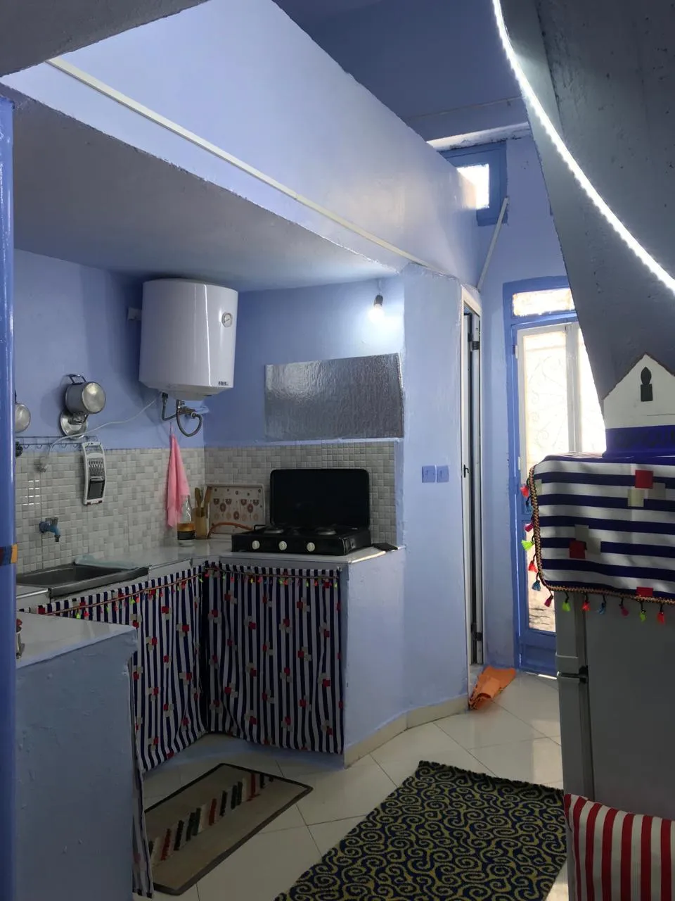 Petit appartement à louer  une chambre et un salon au rez-de-chaussée