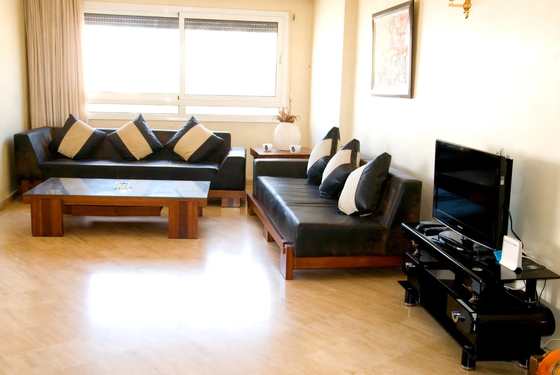 Appartement élégant à louer à Tanger, dans un immeuble sécurisé 2 chambre salon 
