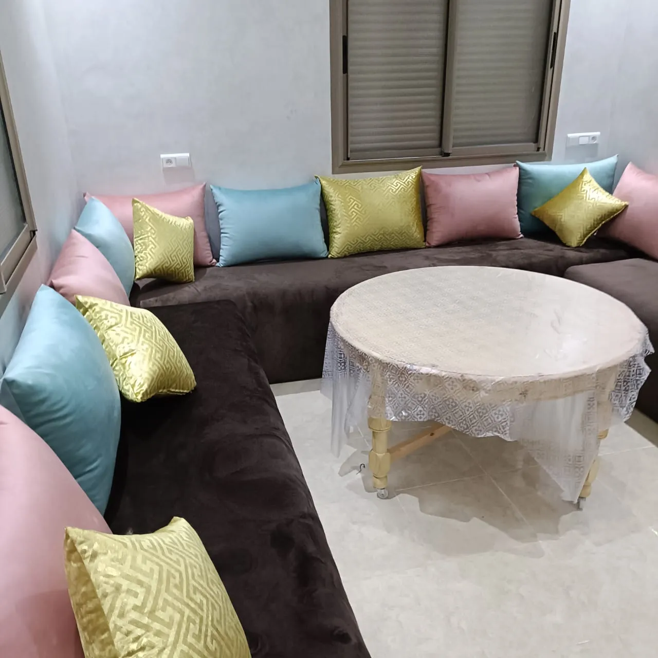 Appartement neuf meublé à louer au 2ᵉ étage dans le quartier Mhamid à Marrakech
