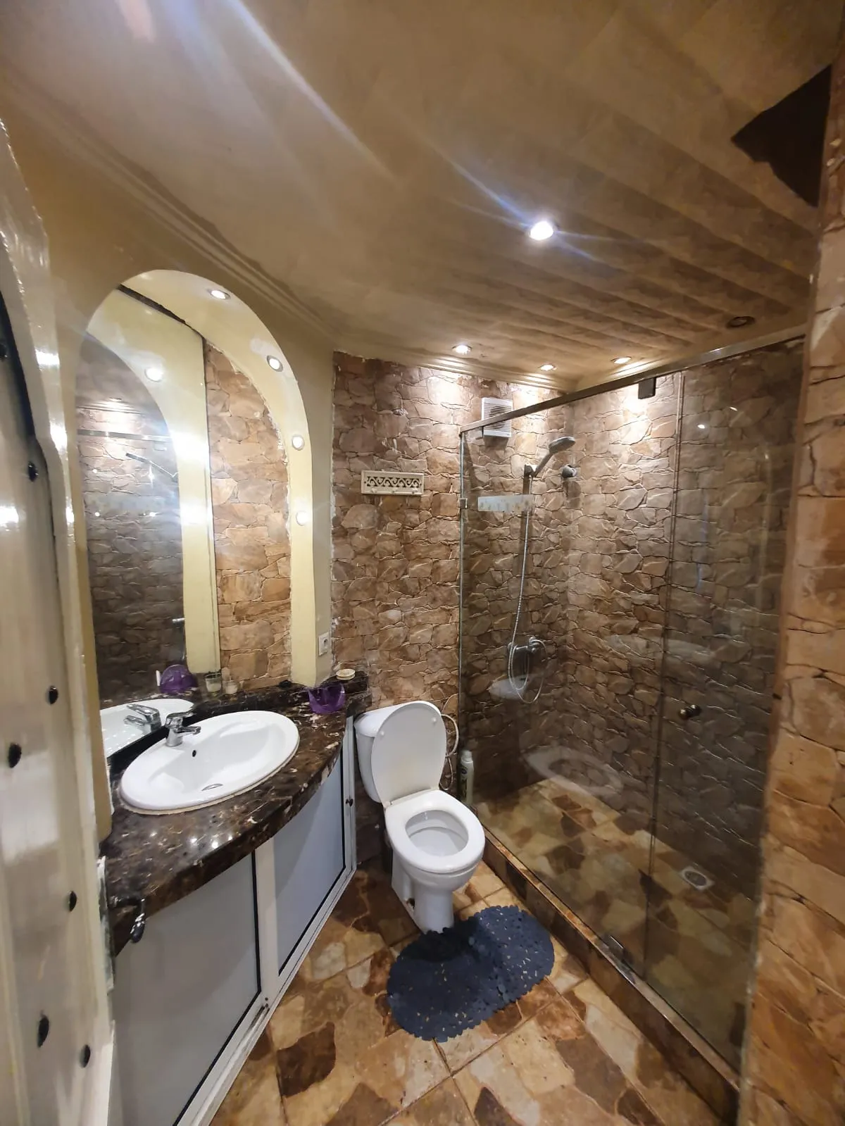 Appartement beau et élégant à louer à la journée à Casablanca, près du corniche,