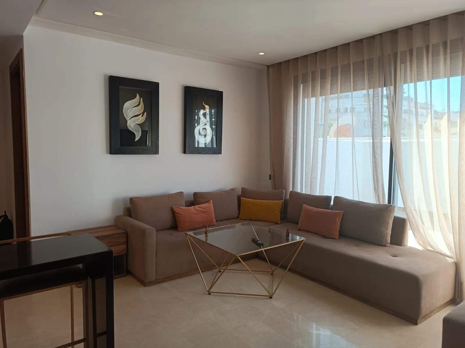 Appartement de luxe à louer à la journée à Maarif  composé de 2 chambre salon  