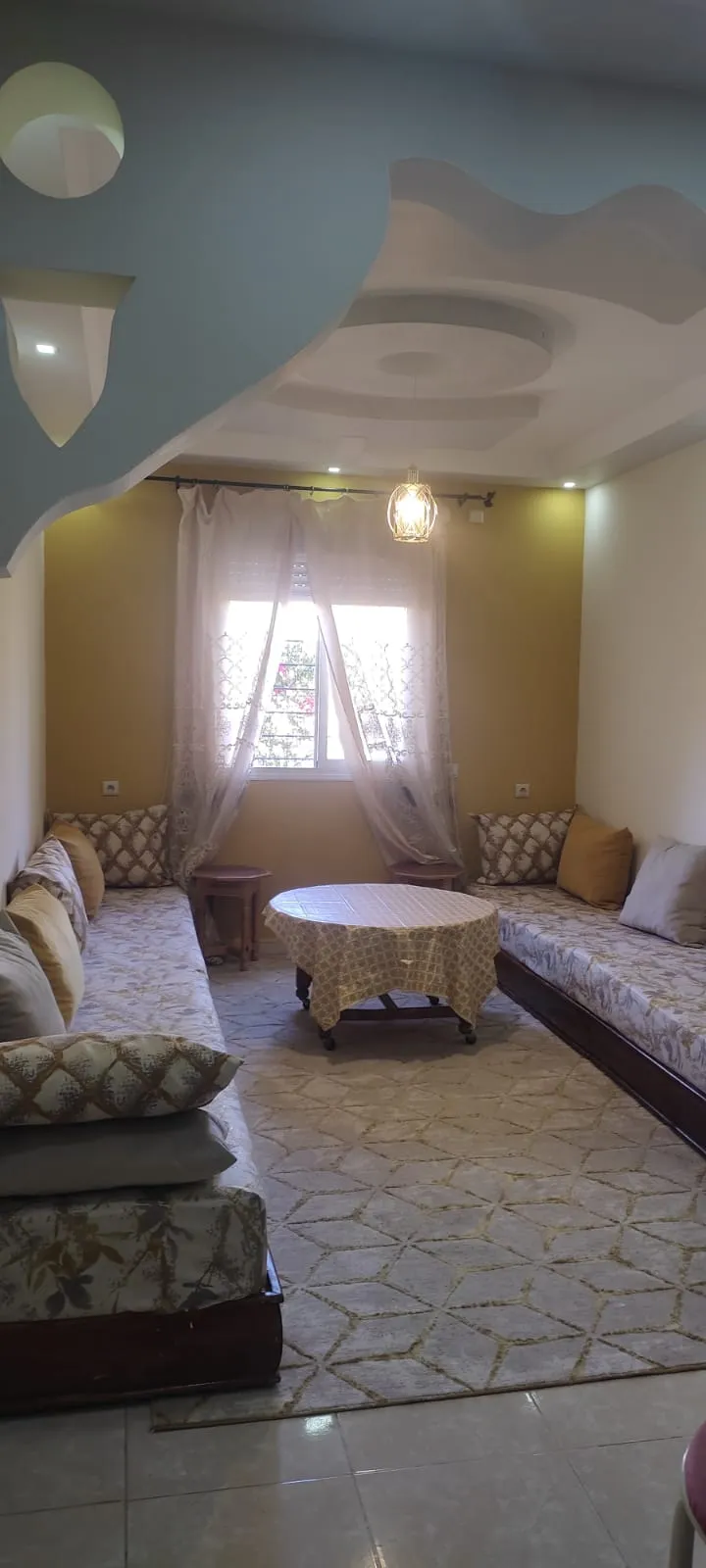Appartement à louer à la journée au premier étage, composé de 2 chambres 