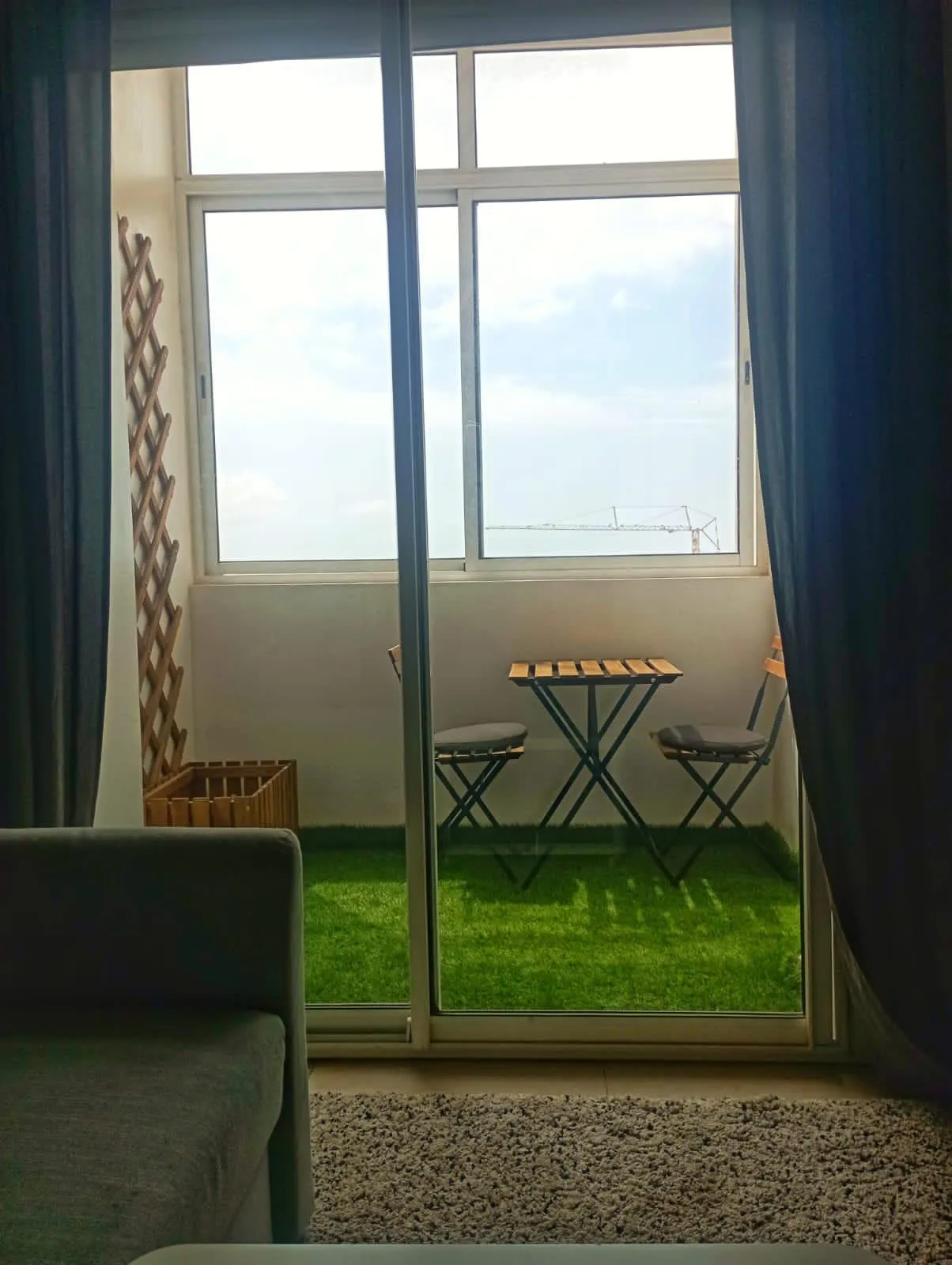 Appartement élégant à louer à Agadir, au 3 étage, avec une chambre et un salon.