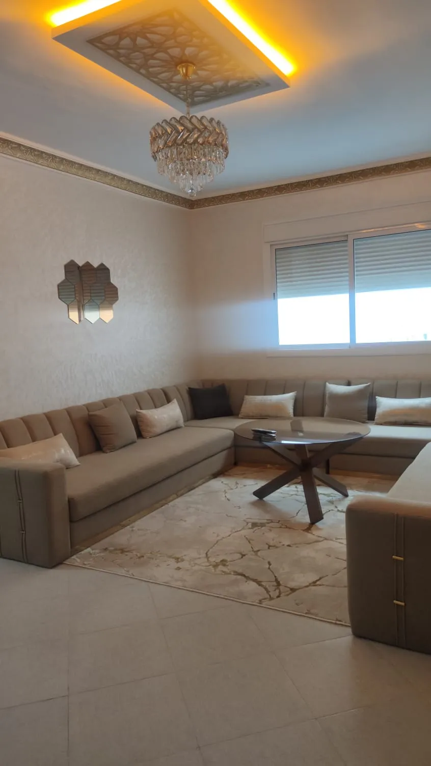 Bel appartement à louer à Tanger, emplacement excellent et sécurisé. 