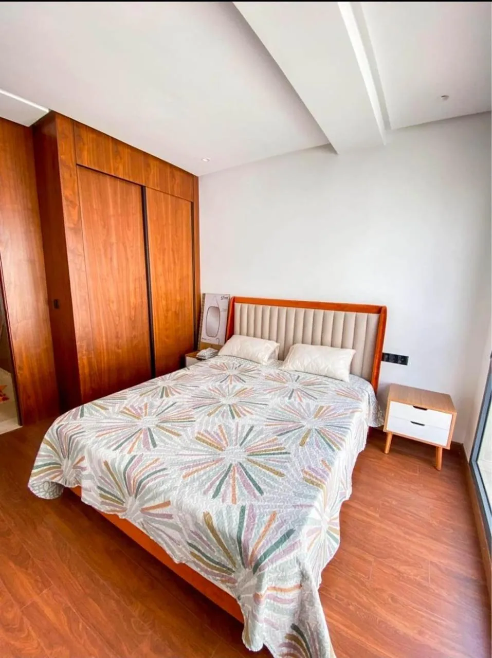 Studio de luxe à louer à Casablanca,composé d'une chambre et d'un salon.