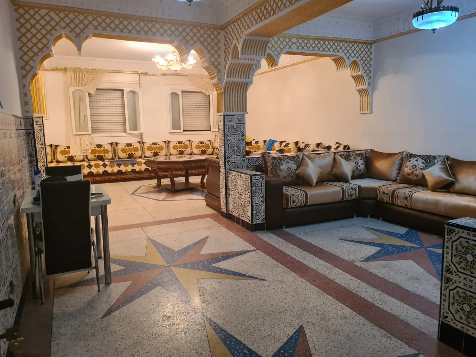 Maison indépendante à vendre à Tanger, 2 étages, garage et titre légal