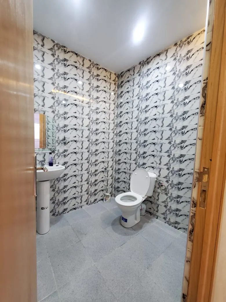 Appartement élégant à louer à la journée au rez-de-chaussée,  de deux chambres 