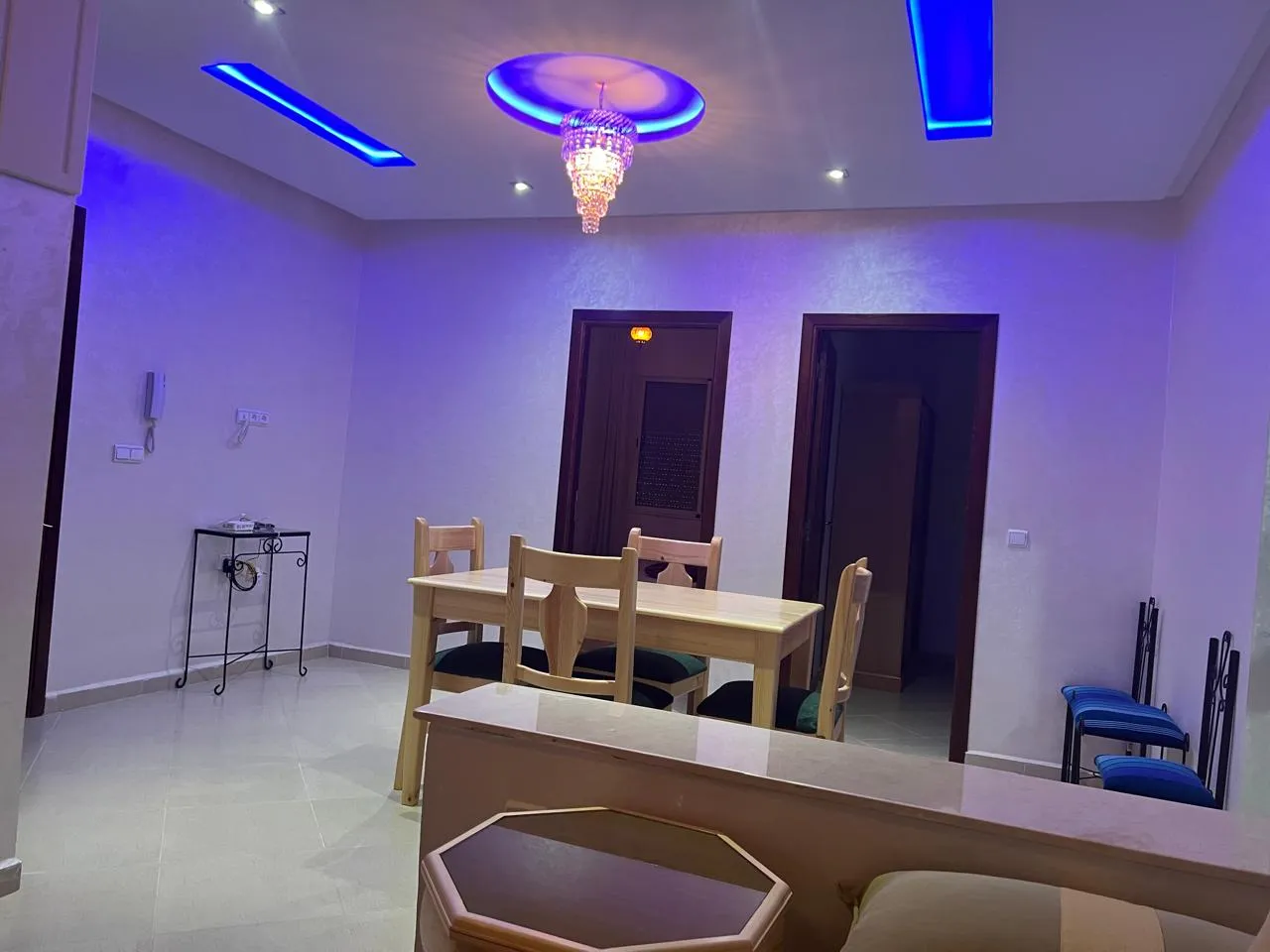 Appartement moderne à louerà la journée , 1 chambre, salon, rez-de-chaussée, 