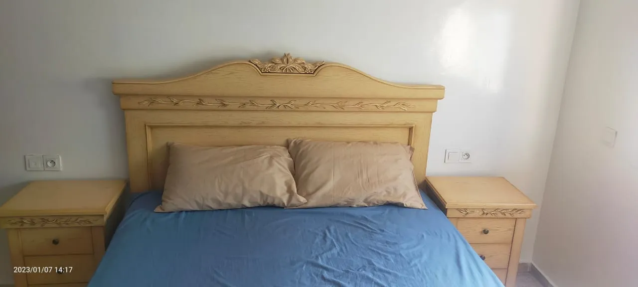 Appartement meublé à louer, offrant une vue imprenable sur la mer