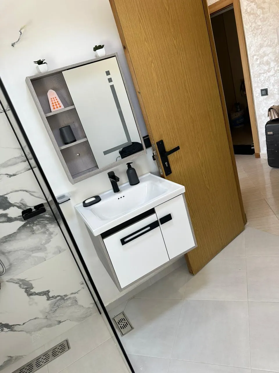 Appartement élégant à louer à Tanger, dans un immeuble sécurisé 2 chambre salon 