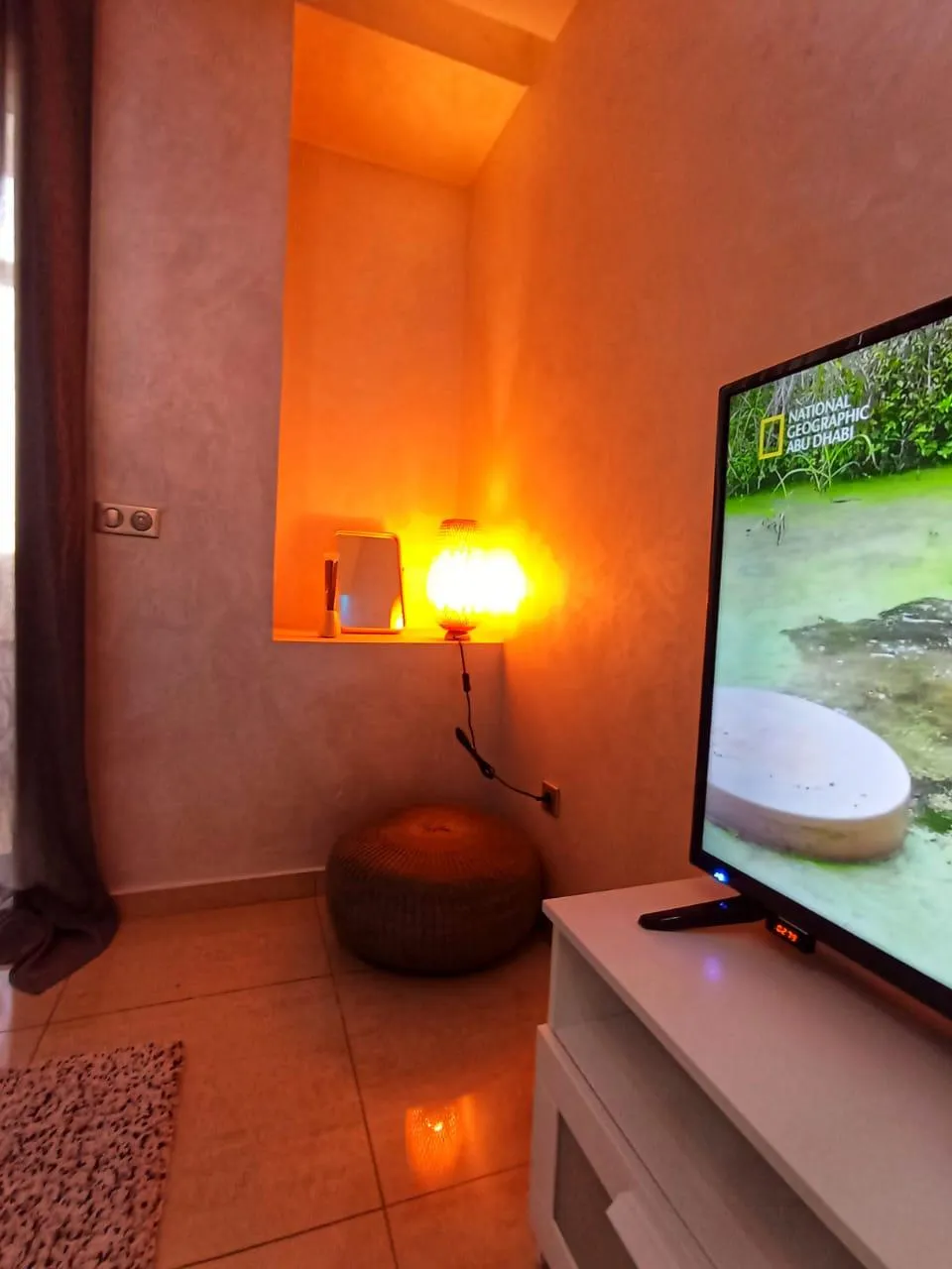 Appartement élégant à louer à Agadir, au 3 étage, avec une chambre et un salon.