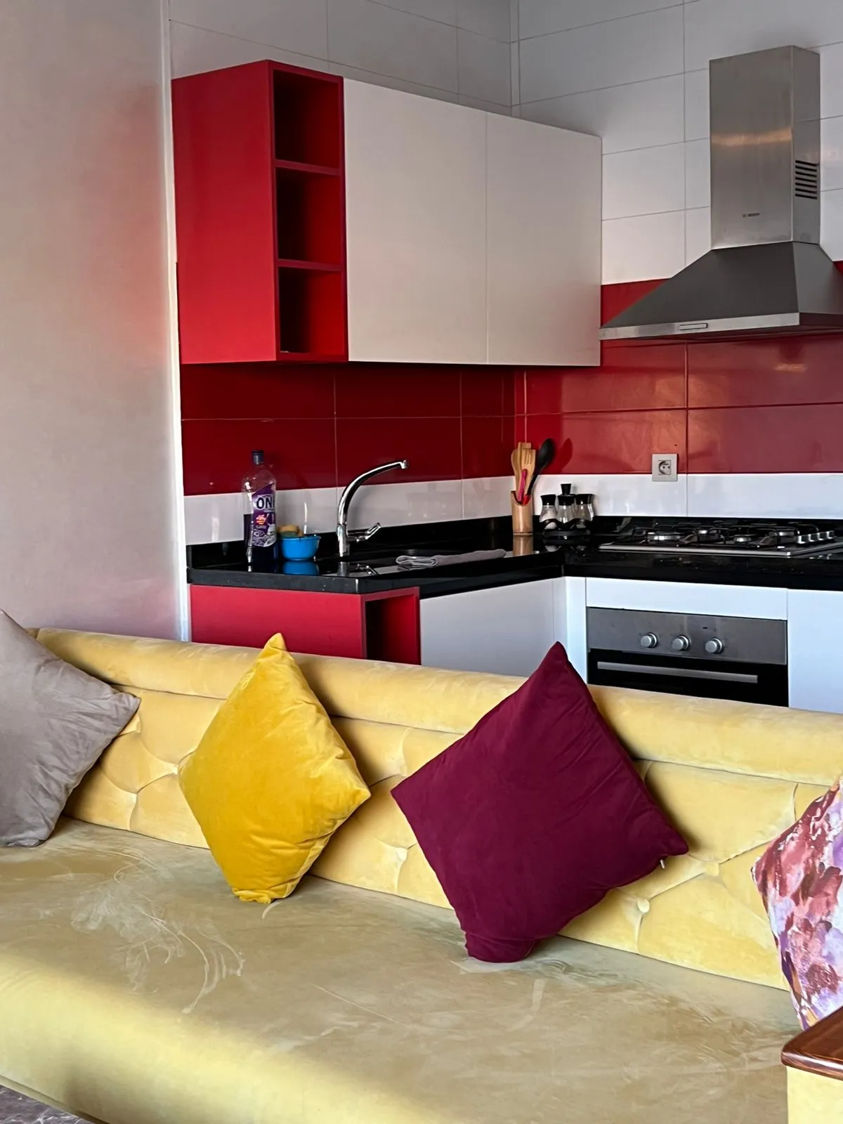 Appartement élégant à louer à Tanger dans une résidence sécurisée chambre salon 