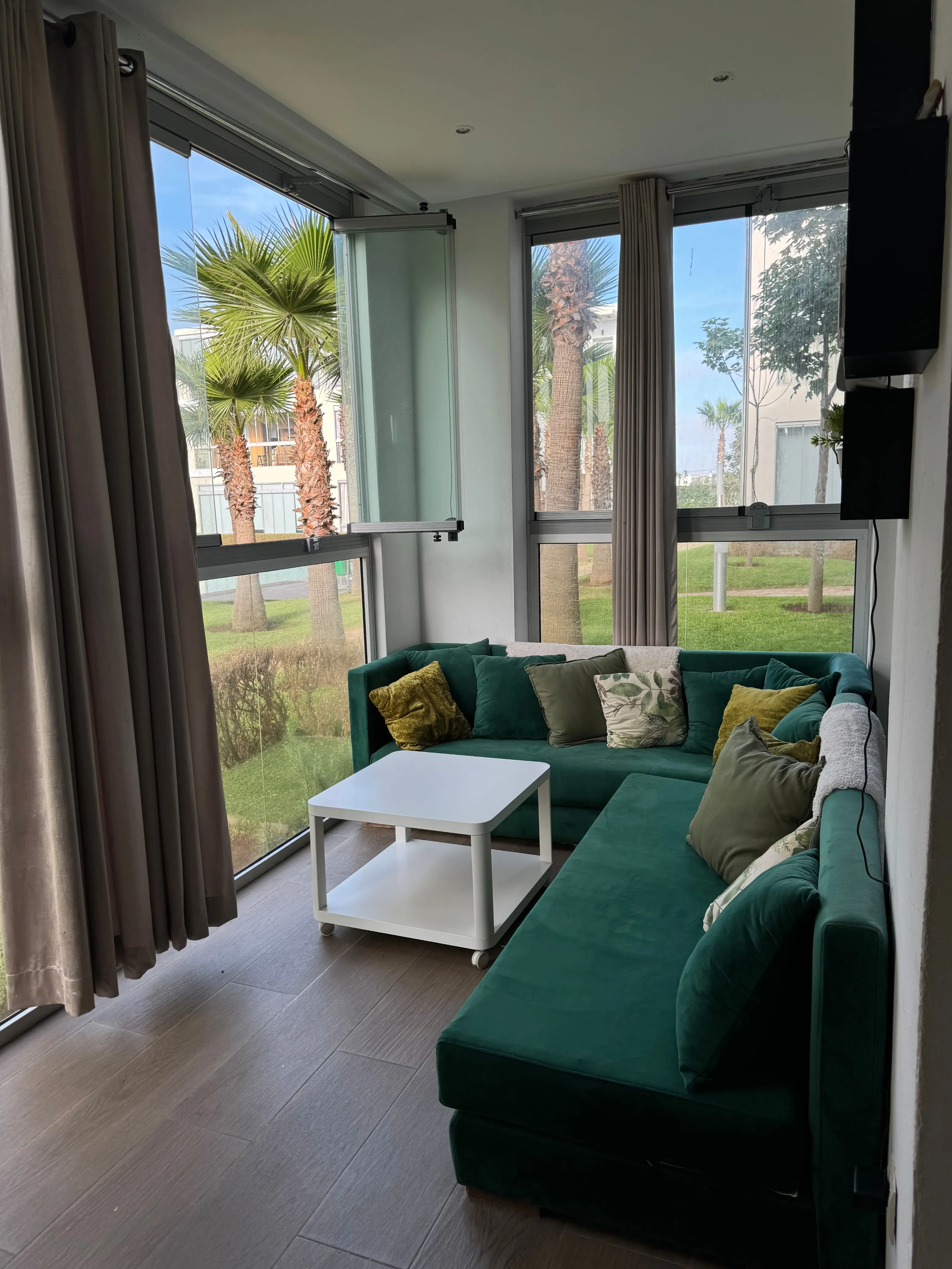 Appartement de luxe à louer quotidiennement à Casablanca, Ain Sebaa, avec piscin