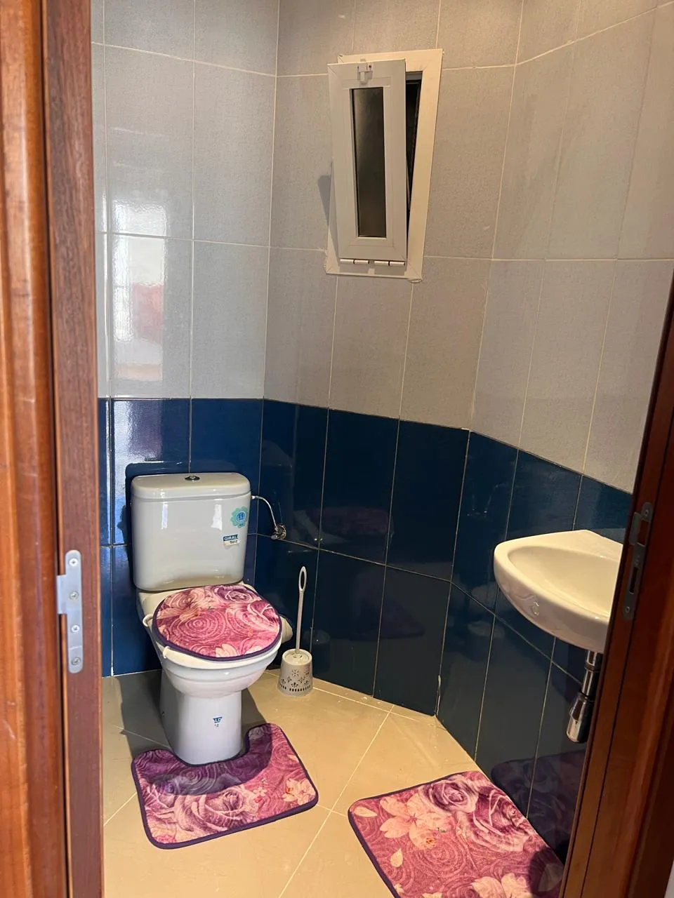 Appartement à louer  à la ville de Fnideq, près du corniche, au premier étage.