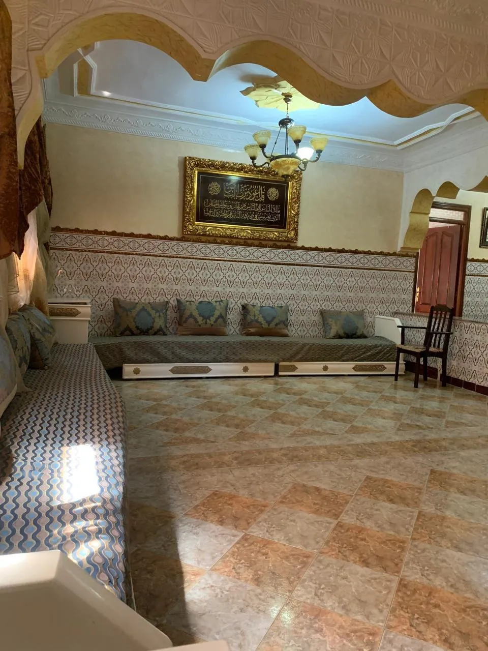 Appartement à louer à la journée au premier étage, composé de 2 chambres 