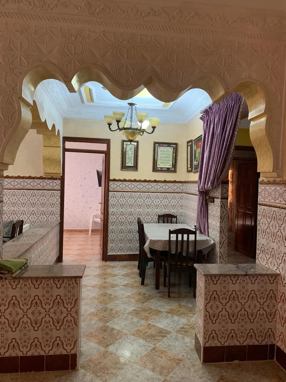 Appartement à louer à la journée au premier étage, composé de 2 chambres 