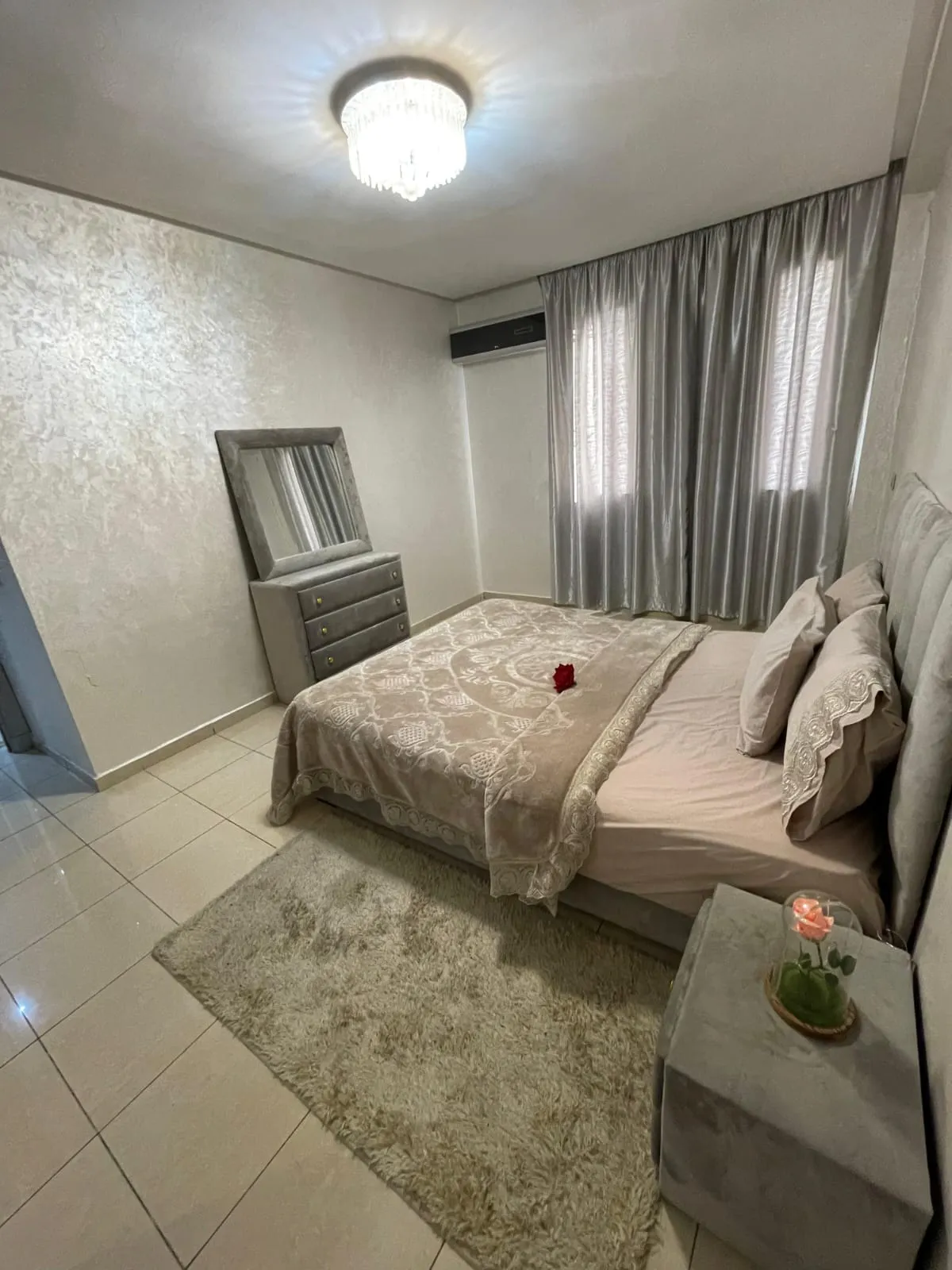 Appartement au design élégant à louer à Agadir, bien équipé.