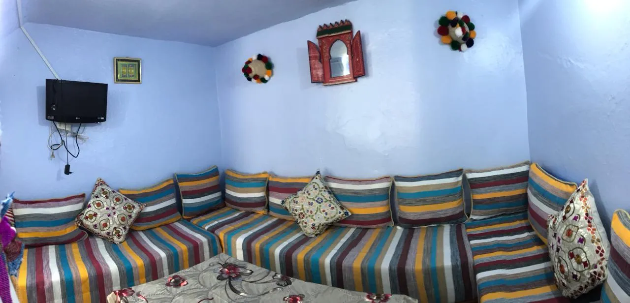 Petit appartement à louer  une chambre et un salon au rez-de-chaussée