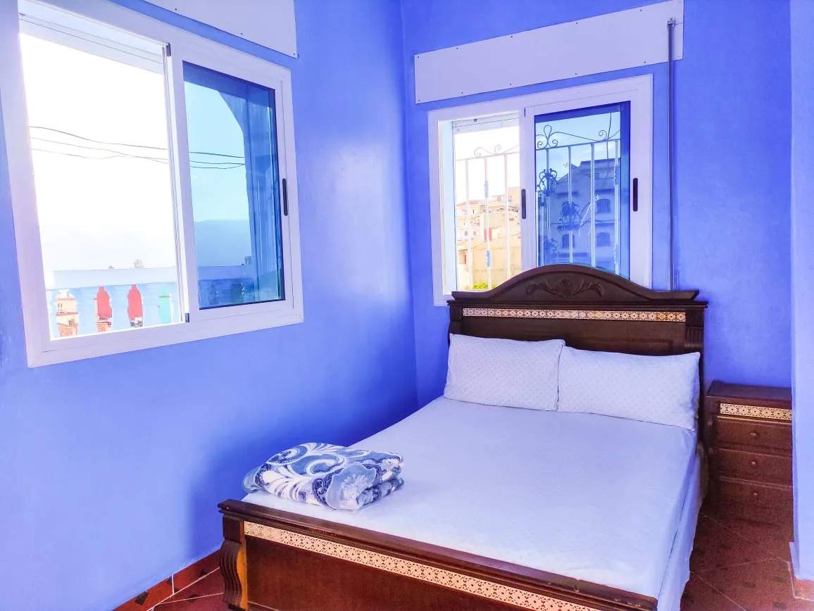 Appartement à louer quotidiennement, 2 chambres, salon et balcon, au Chefchaouen