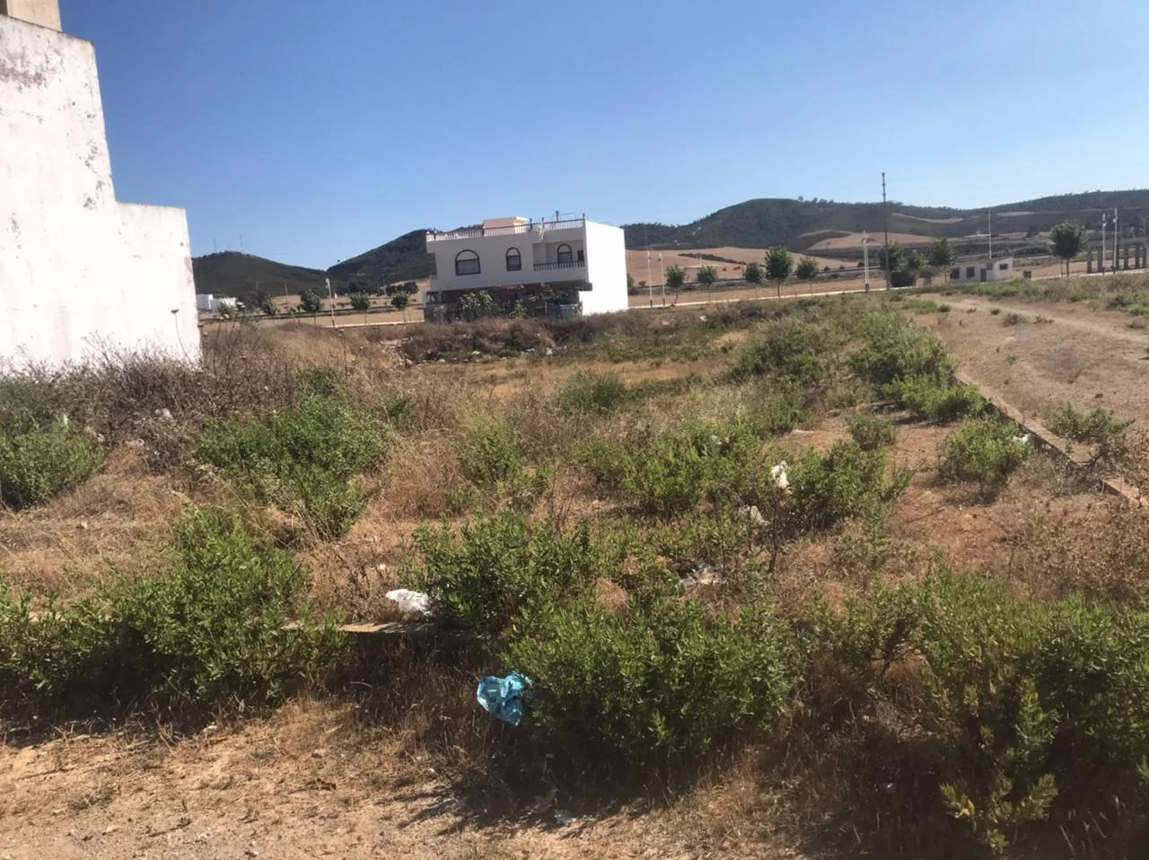 Terrain en vent à M'Diq Lotissement BOUZAGHLAL  D'une superficie de 231 m².
