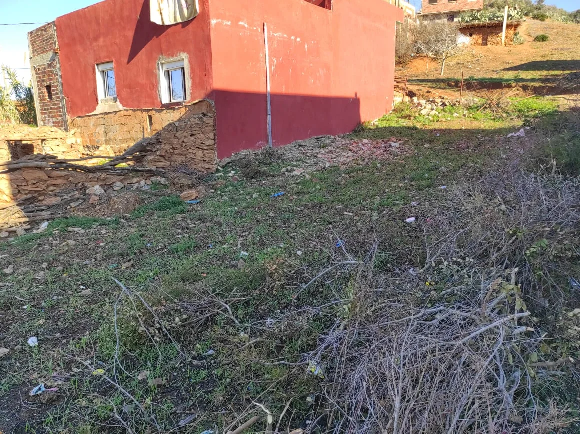 Terrain à Vendre Amsa zone immeuble R+3 prix raisonnable a cote de la mosquée