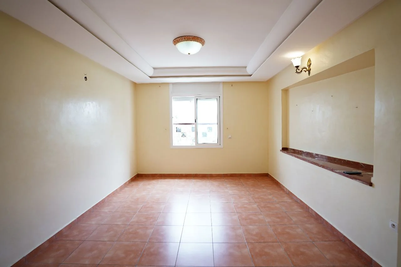 bel appartement à louer à fnideq 2 chambre 67 mètres salon 1ère étage 