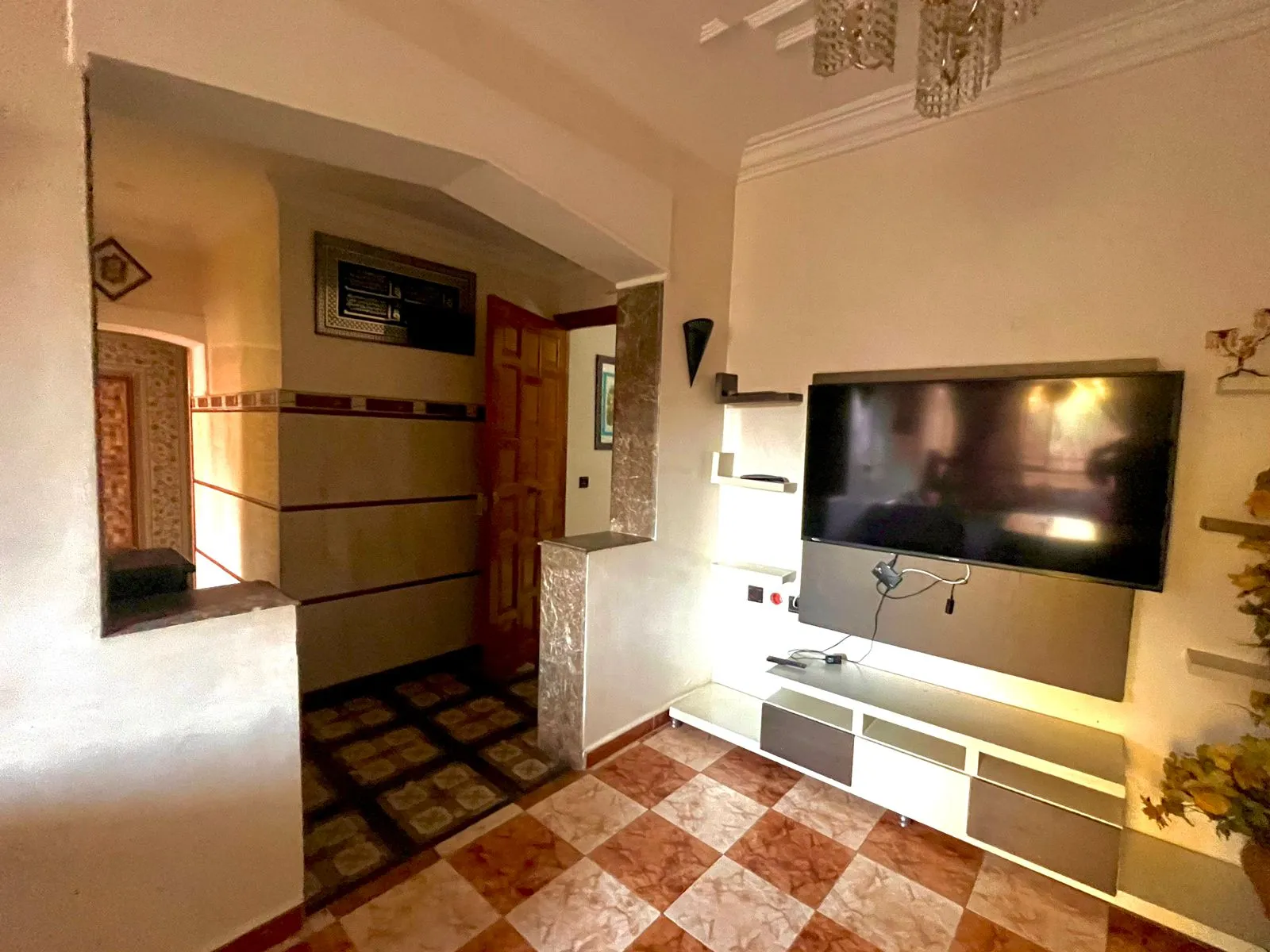 Appartement 2 chambres et salon à louer quotidiennement, 3e étage, centre-ville.