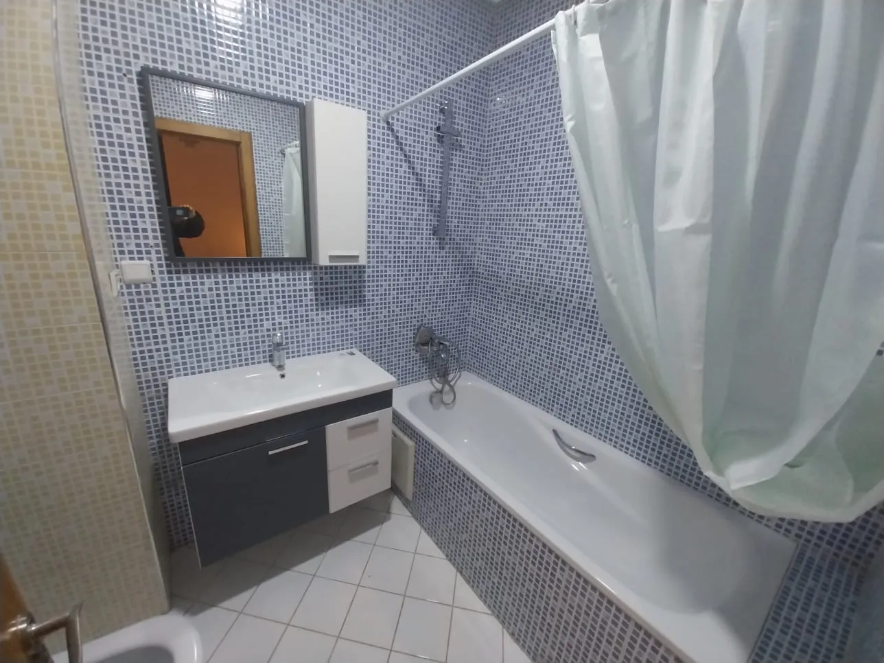 Bel appartement à louer à Malabata, Tanger, comprenant deux chambres et 2 salons