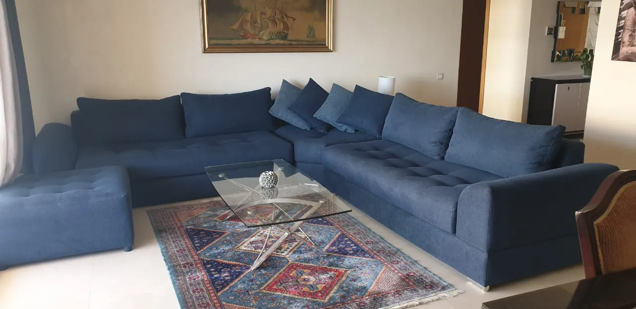 Appartement moderne à louer dans une résidence contemporaine avec vue sur la mer